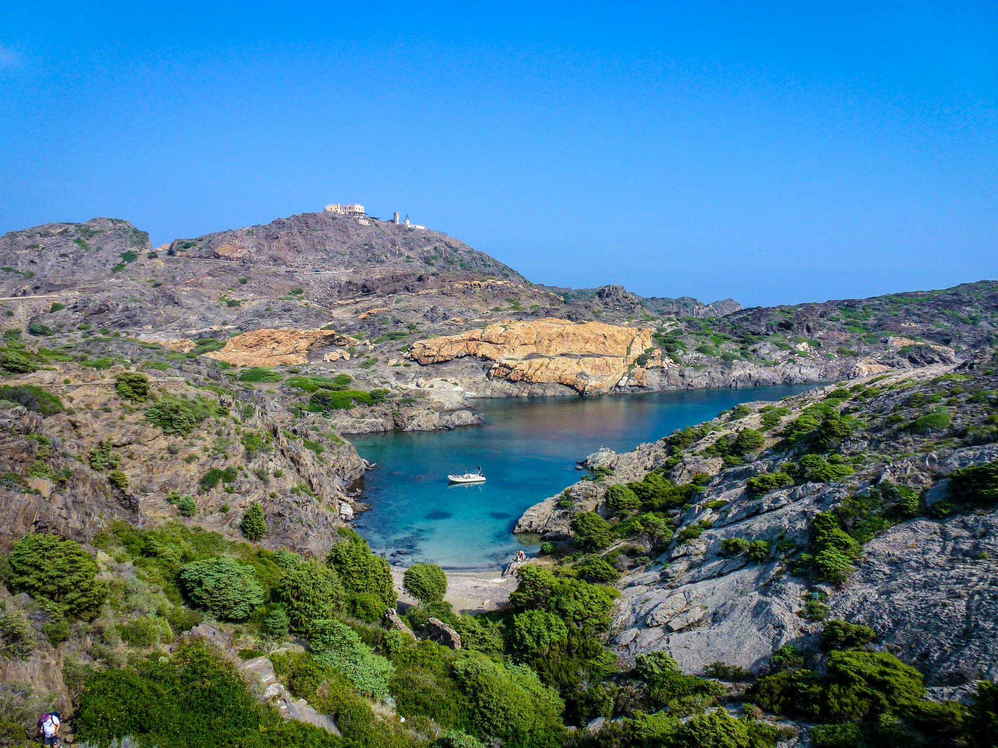 randonnée itinérante dans un paysage sauvage